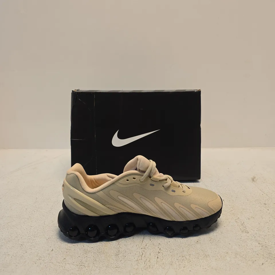 NIKE AIR MAX DN8 RUNNING SHOES – BEIGE/STONE, US 9.5