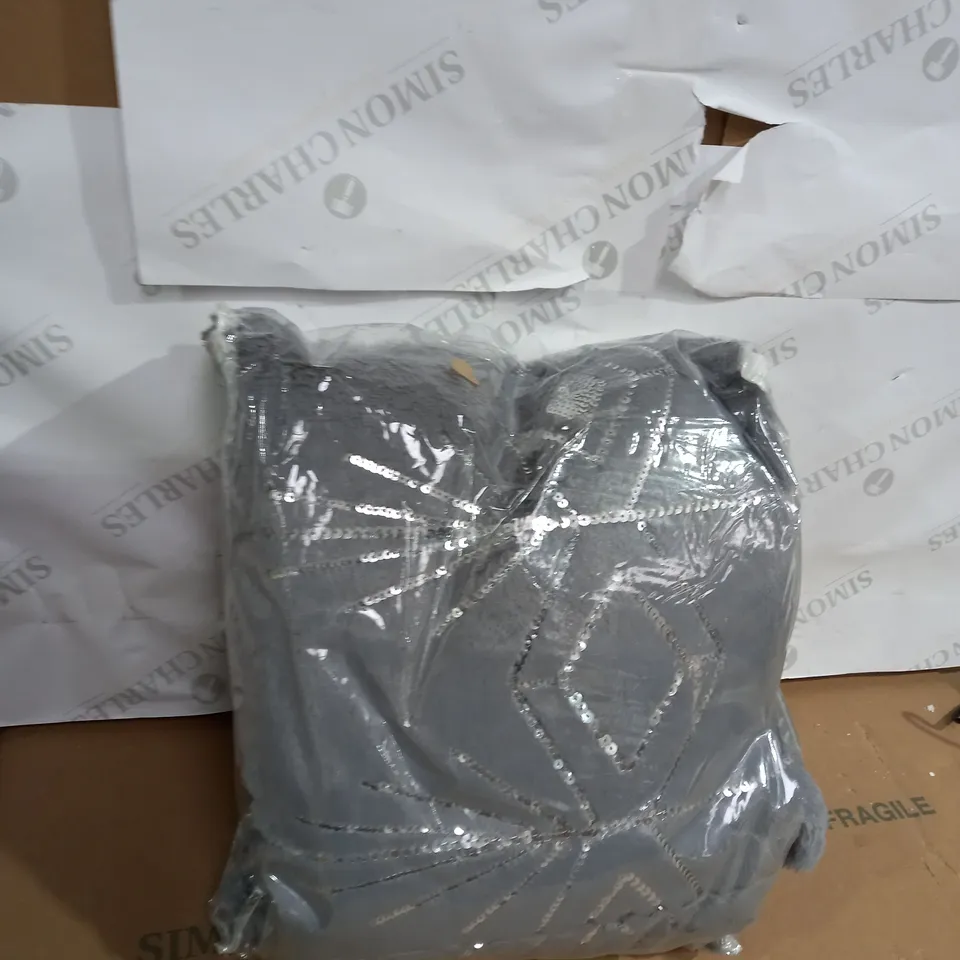 JM BY JULIEN MACDONALD ART DECO EMBELLISHED R0EVERSIBLE FAUX FUR THROW