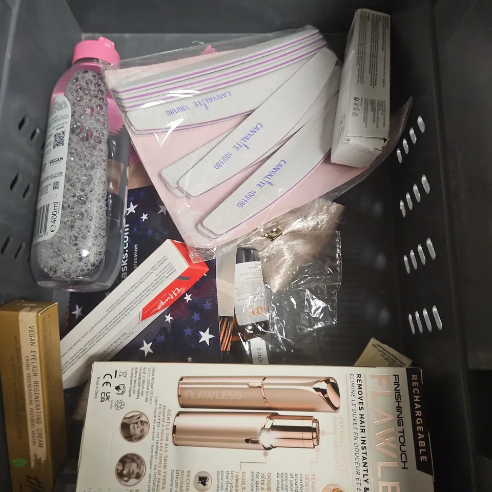 APPROXIMATEY 20 ASSORTED HEALTH AND BEAUTY PRODUCTS TO INCLUDE - BULLDOG FACE WASH - GIVE ME VITAMIN C SERUM - BEAUTY OF JOSEON GLOW SERUM - ETC