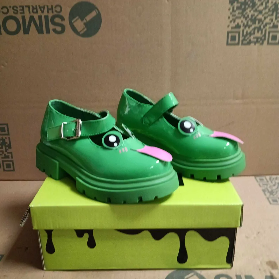 KOI KIDZ LIL TIRA CHEEKY FROG MARY JANE SHOES GREEN SIZE 1