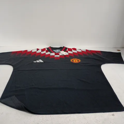 ADIDAS MANCHESTER UNITED MEDIUM T SHIRT TAGGED