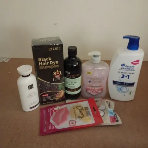 APPROXIMATELY 15 ASSORTED HEALTH & BEAUTY PRODUCTS TO INCLUDE HEAD & SHOULDERS 2IN1, BLACK HAIR DYE SHAMPOO, BAYLIS & HARDING BODY WASH, ETC - COLLECTION ONLY