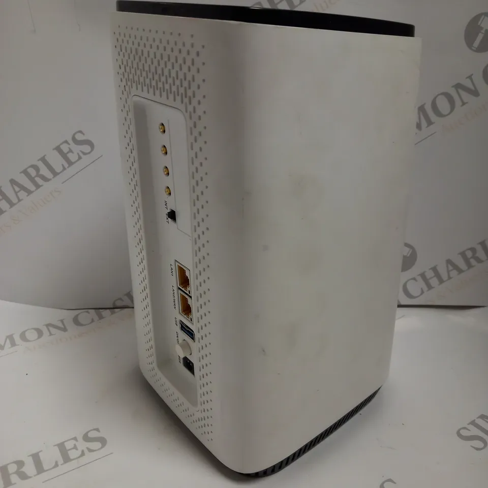 EE 5GEE ROUTER - WHITE 