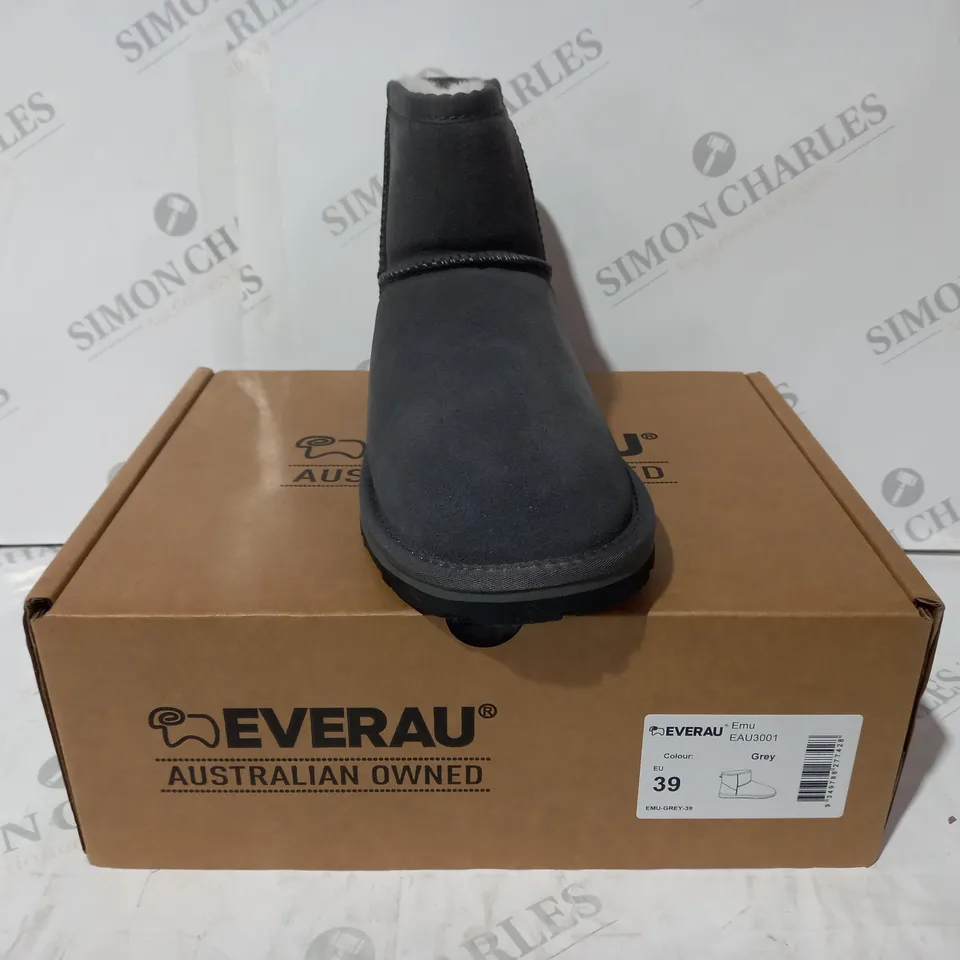 BOXED PAIR OF EVERAU FAUX FUR LINED SHOES IN GREY EU SIZE 39