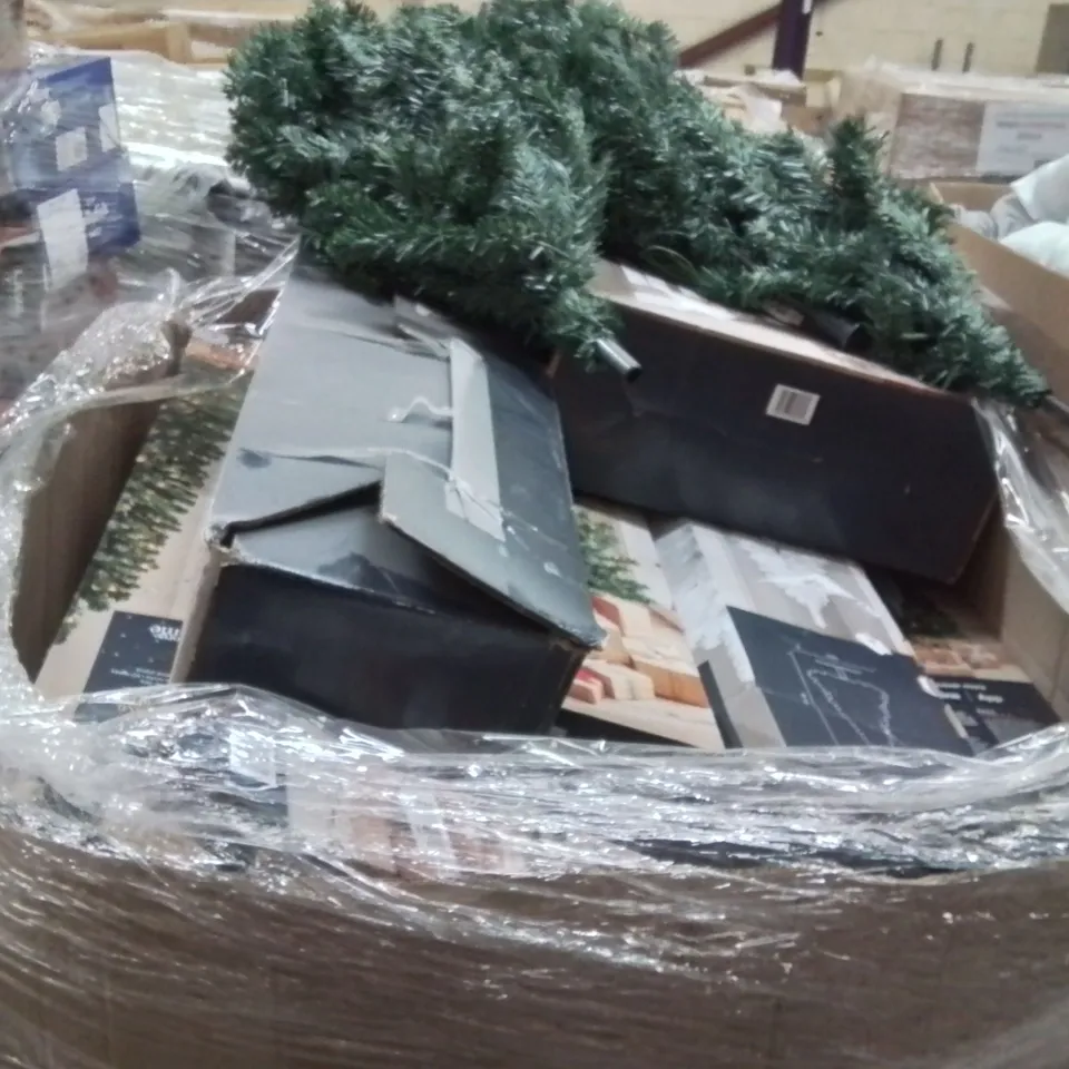 PALLET TO CONTAIN A LARGE QUANTITY OF CHRISTMAS TREES 