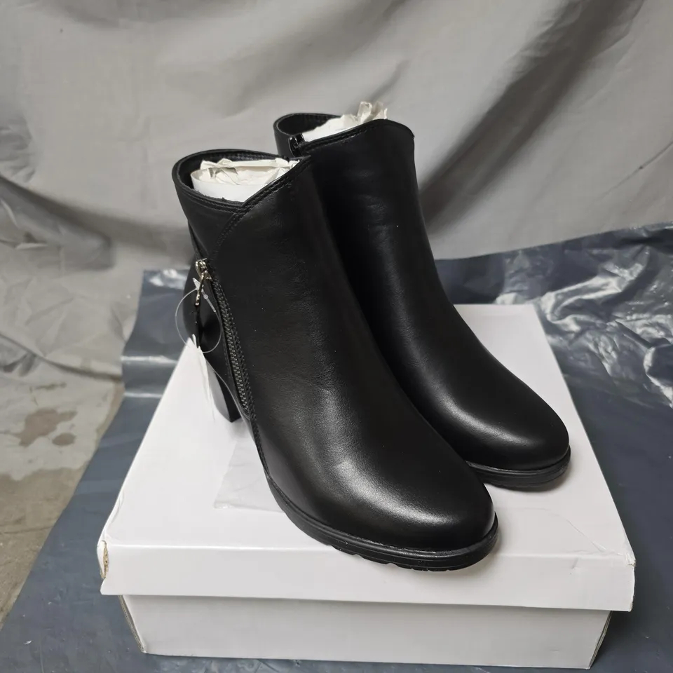 SHOES BY EMMA WOMEN'S BLACK LEATHER ANKLE BOOTS WITH ZIP SIZE 6