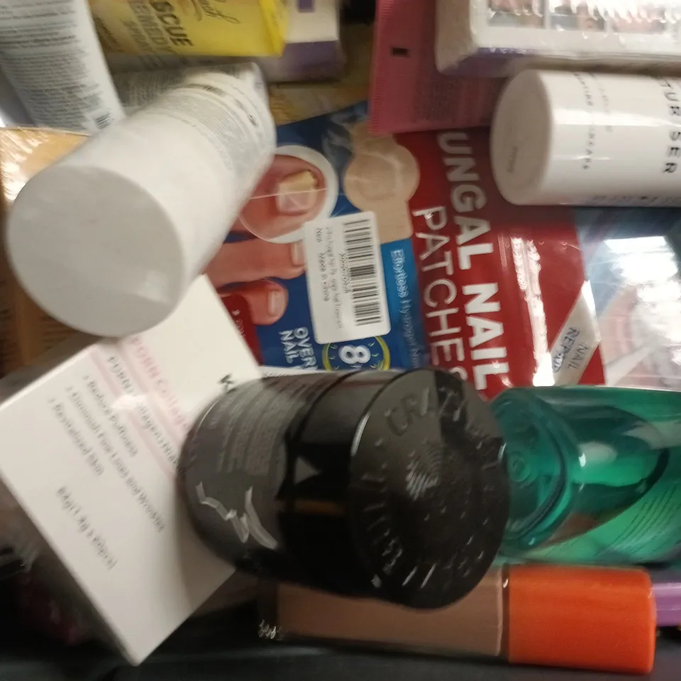 APPROXIMATELY 20 ASSORTED COSMETIC ITEMS TO INCLUDE BIOVÉNE, L'ORÉAL, ETC - COLLECTION ONLY