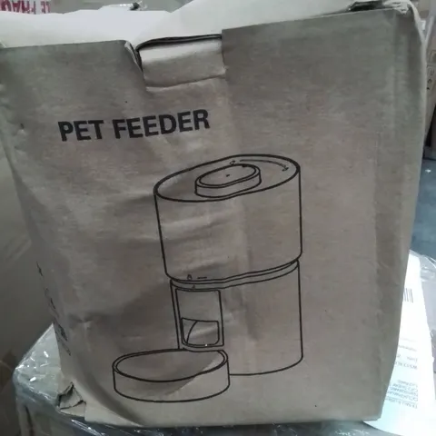 BOXED PET FEEDER