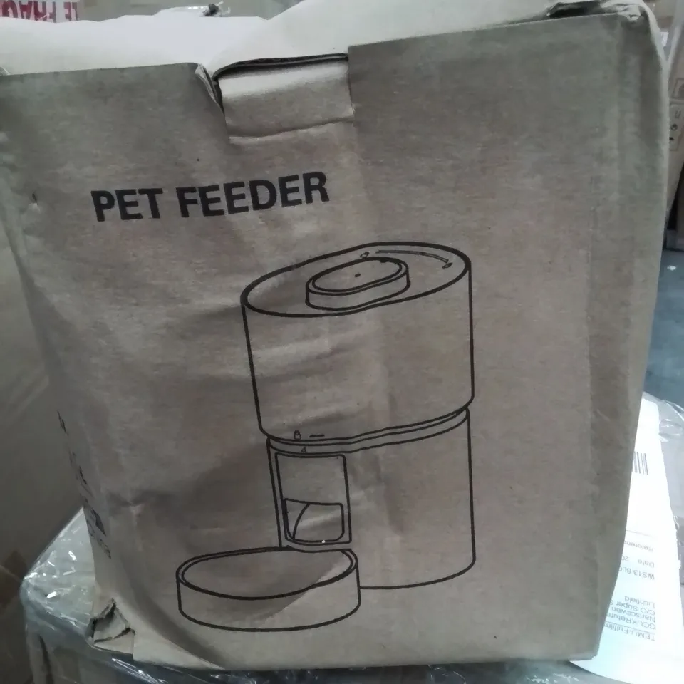 BOXED PET FEEDER