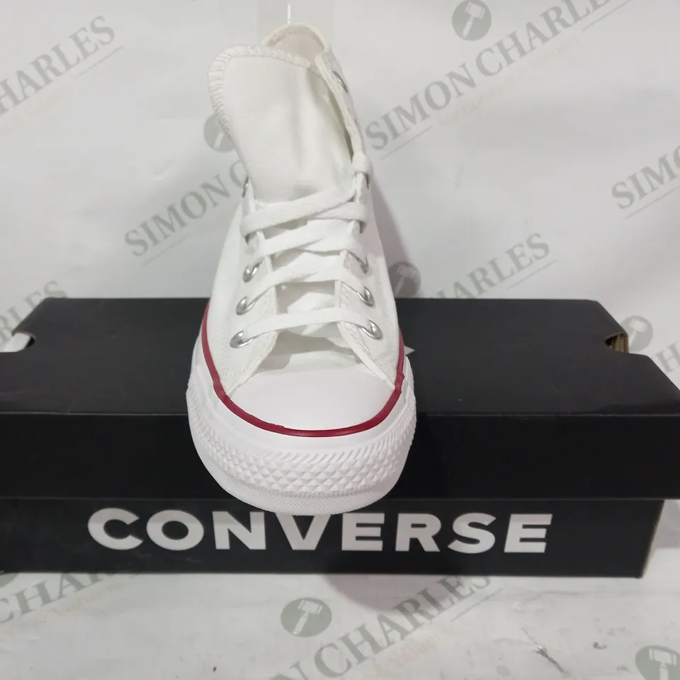 BOXED PAIR OF CONVERSE CANVAS SHOES IN WHITE UK SIZE 5