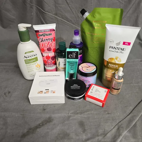 APPROXIMATELY 20 ASSORTED HEALTH & BEAUTY PRODUCTS TO INCLUDE - AVEENO BODY LOTION - ELF POWER GRIP PRIMER - DAVINES OI CONDITIONER - ETC