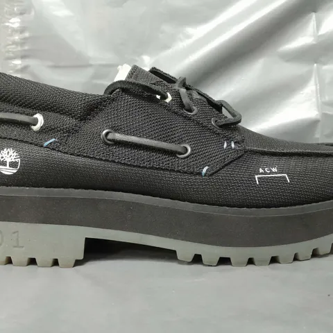 BOXED PAIR OF TIMBERLAND SHOES IN BLACK UK SIZE 8
