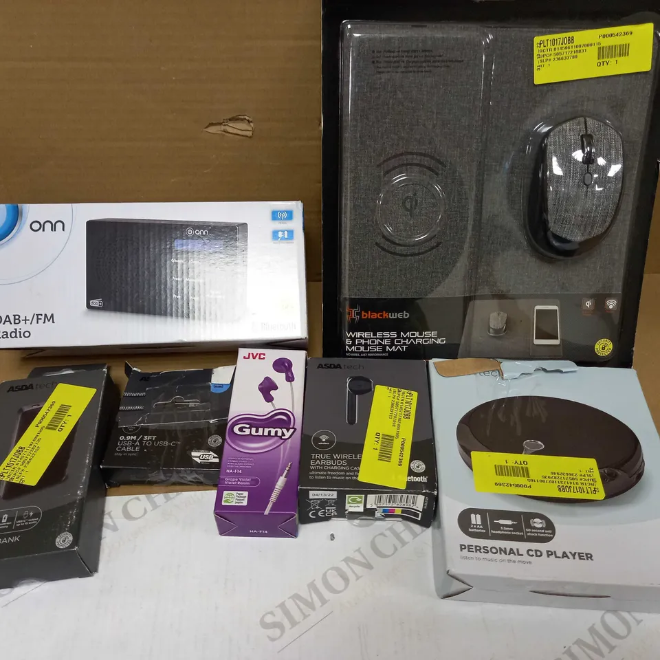 LOT OF APPROX 7 ASSORTED ELECTRICAL ITEMS TO INCLUDE BLACKWEB MOUSE SET, WIRELESS EARBUDS, CD PLAYER, ETC