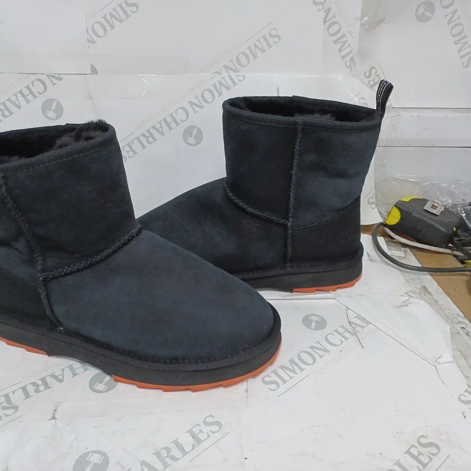 EMU AUSTRALIA FUR LINED SHOES SIZE 9