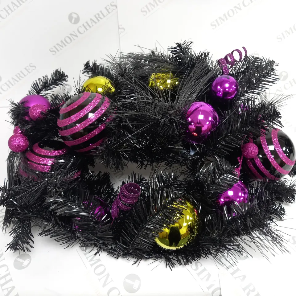 HALLOWEEN BAUBLE GARLAND RRP £32.99