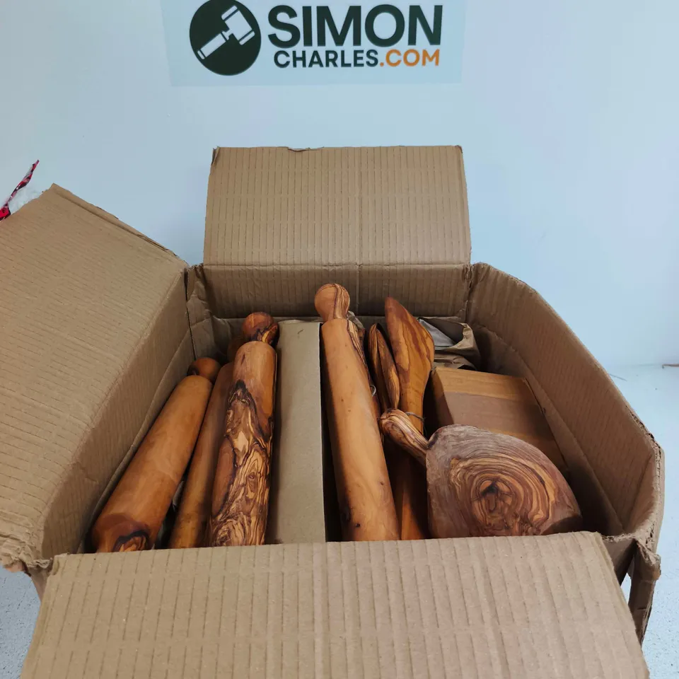 BOX OF APPROXIMATELY 30 ASSORTED WOODEN KITCHEN UTENSILS 