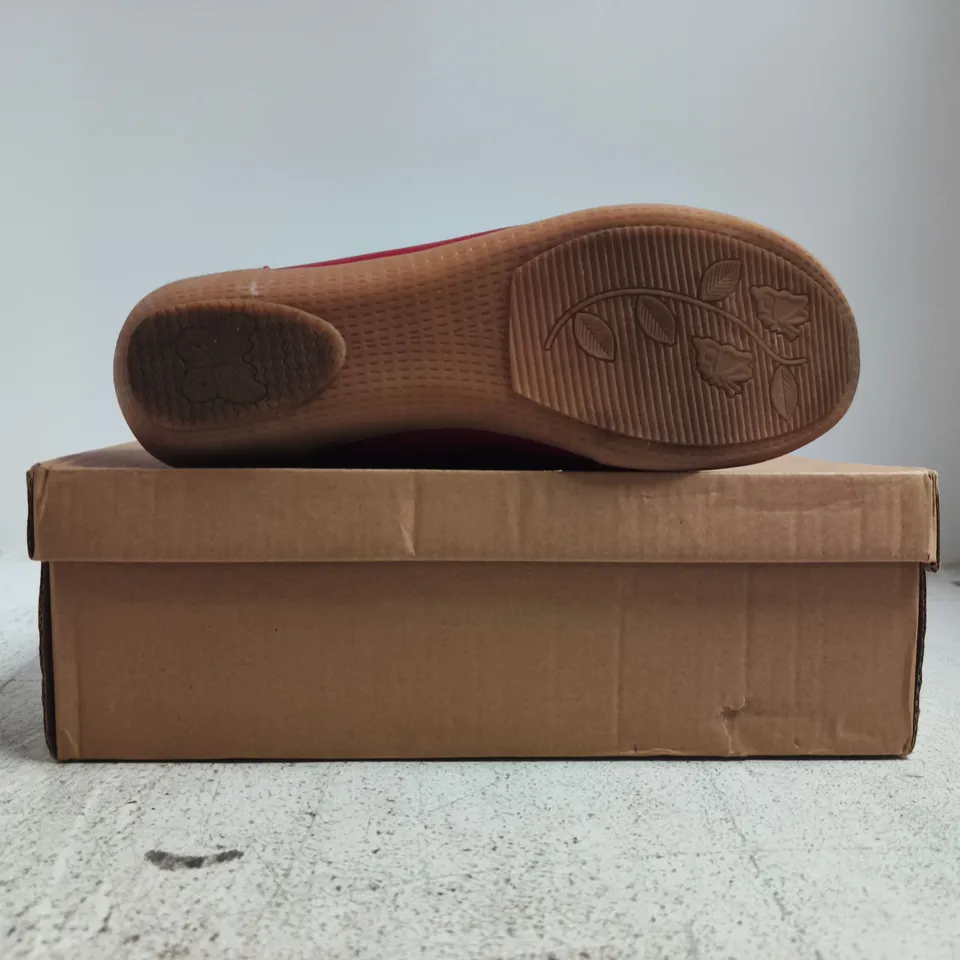 BOXED PAIR OF JO & JOE NAUTICAL LOAFTERS IN RED SIZE UK 6