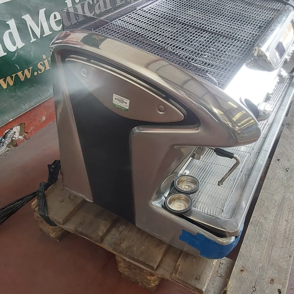 FAEMA EMBLEMA 3 GROUP COMMERCIAL COFFEE ESPRESSO MACHINE 