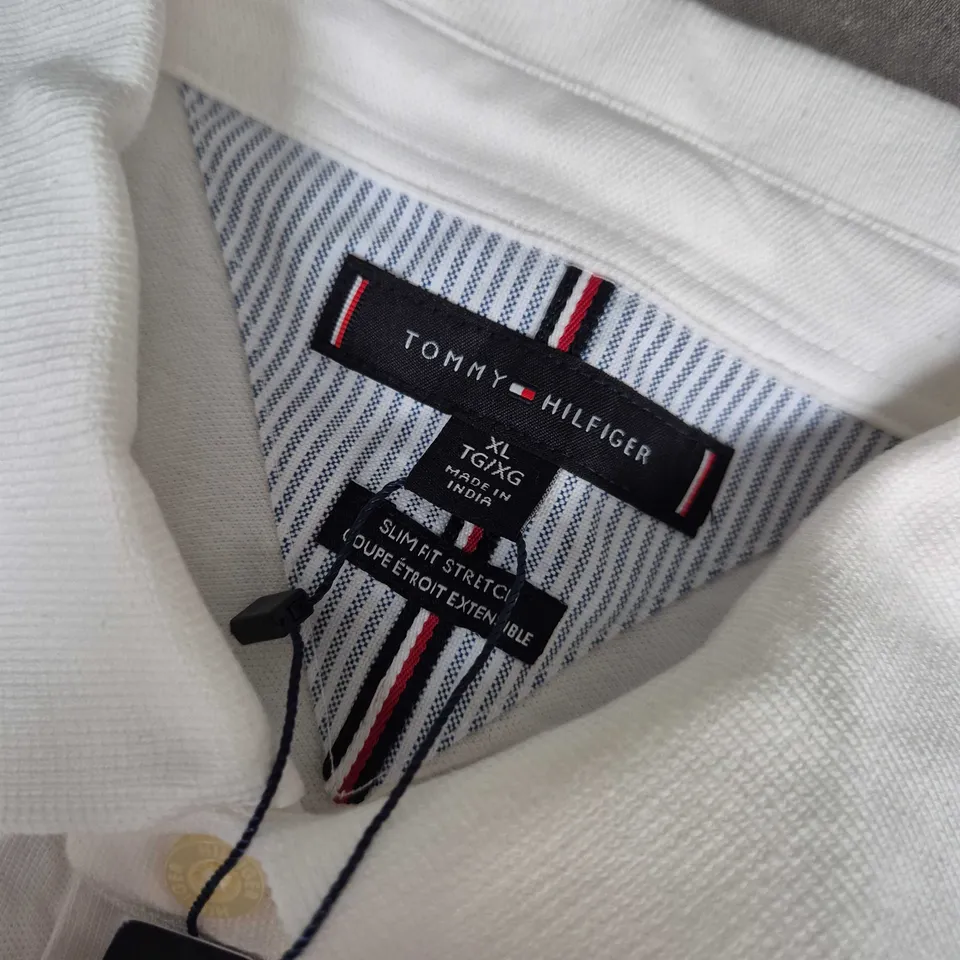 TOMMY HILFIGER SHORT SLEEVE SHIRT IN WHITE - XL