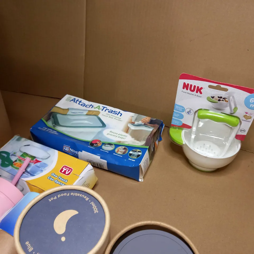 LOT OF APPROX 15 ASSORTED COOKWARE/KITCHEN RELATED ITEMS TO INCLUDE: PACKAGED FOOD MASHER, FLASKS/DRINKING BOTTLES, CLEAR LUNCH BOX