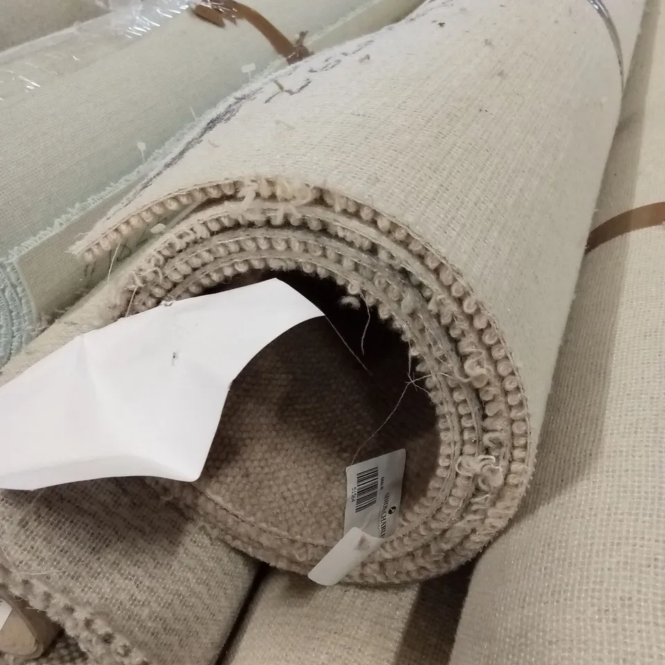 ROLL OF QUALITY SPECIAL CARPET // APPROX SIZE: 5 X 2.62m