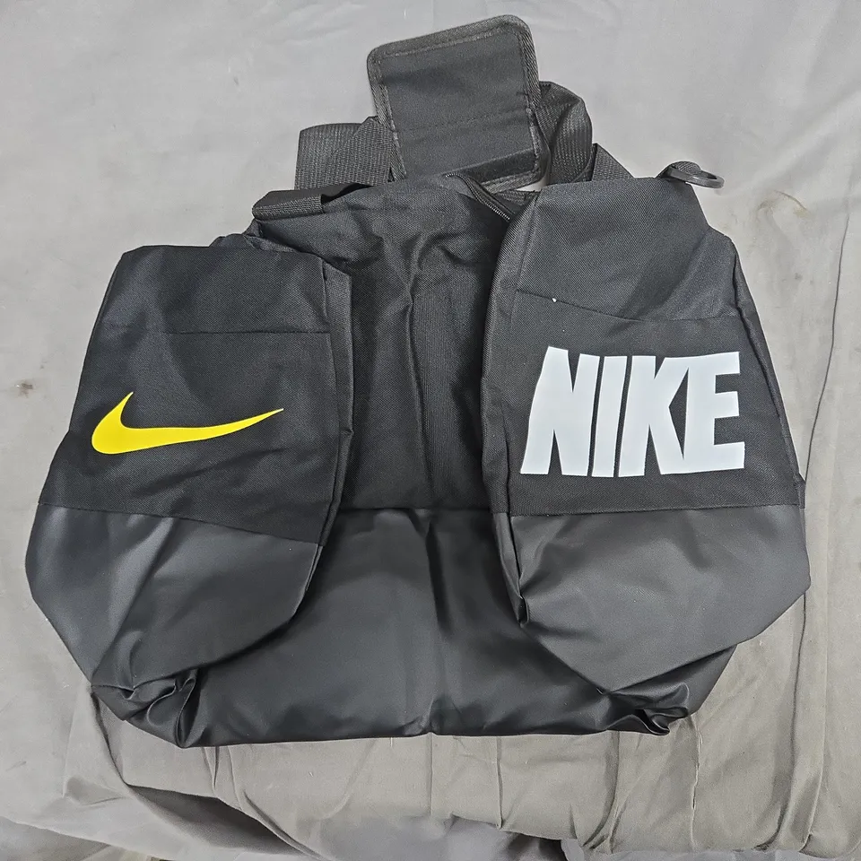 NIKE GYM BAG