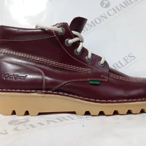 PAIR OF KICKERS LACE UP SHOES IN BURGUNDY EU SIZE 42