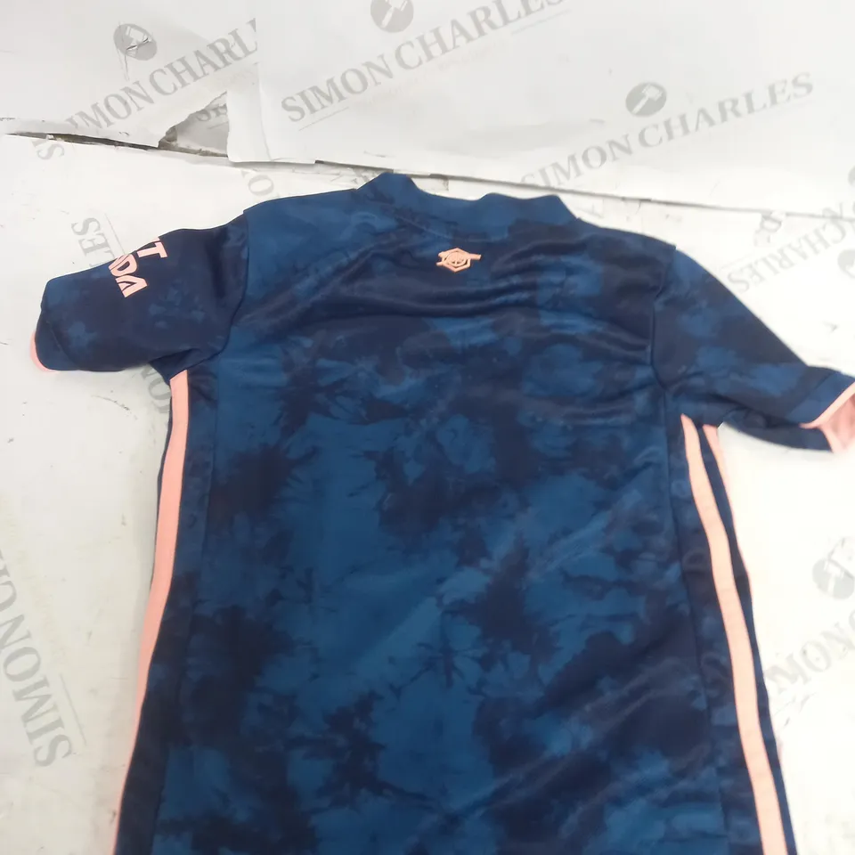 ARSENAL SUPPORTER T-SHIRT IN BLUE & PINK SIZE 7-8YRS