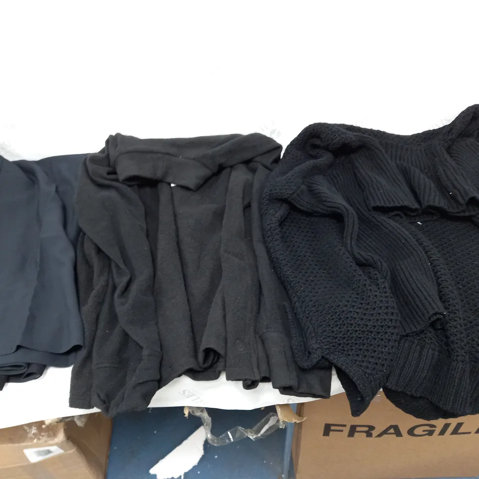 APPROXIMATELY 12 ASSORTED PIECES OF CLOTHINGS OF VARIOUS SIZES,STYLES, AND COLOURS TO INCLUDE CRYSTAL KOBE XL JACKET, BDL M FLEECE, AND JOULES UK 8 COAT ETC. 