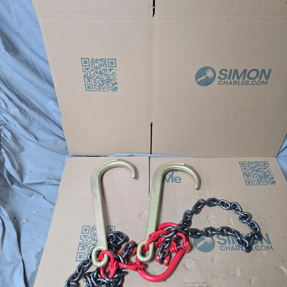 HEAVY-DUTY CHAIN WITH 2 J-HOOKS AND RED CONNECTOR RING – HARDWARE SET