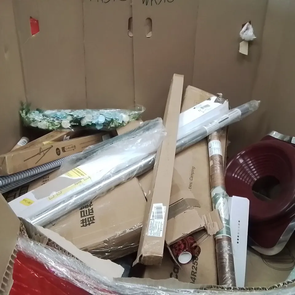PALLET OF ASSORTED HOUSEHOLD GOODS AND PRODUCTS TO INCLUDE;LED MIRROR LIGHT,POOL CUE,DOUBLE ELECTRIC FRYER