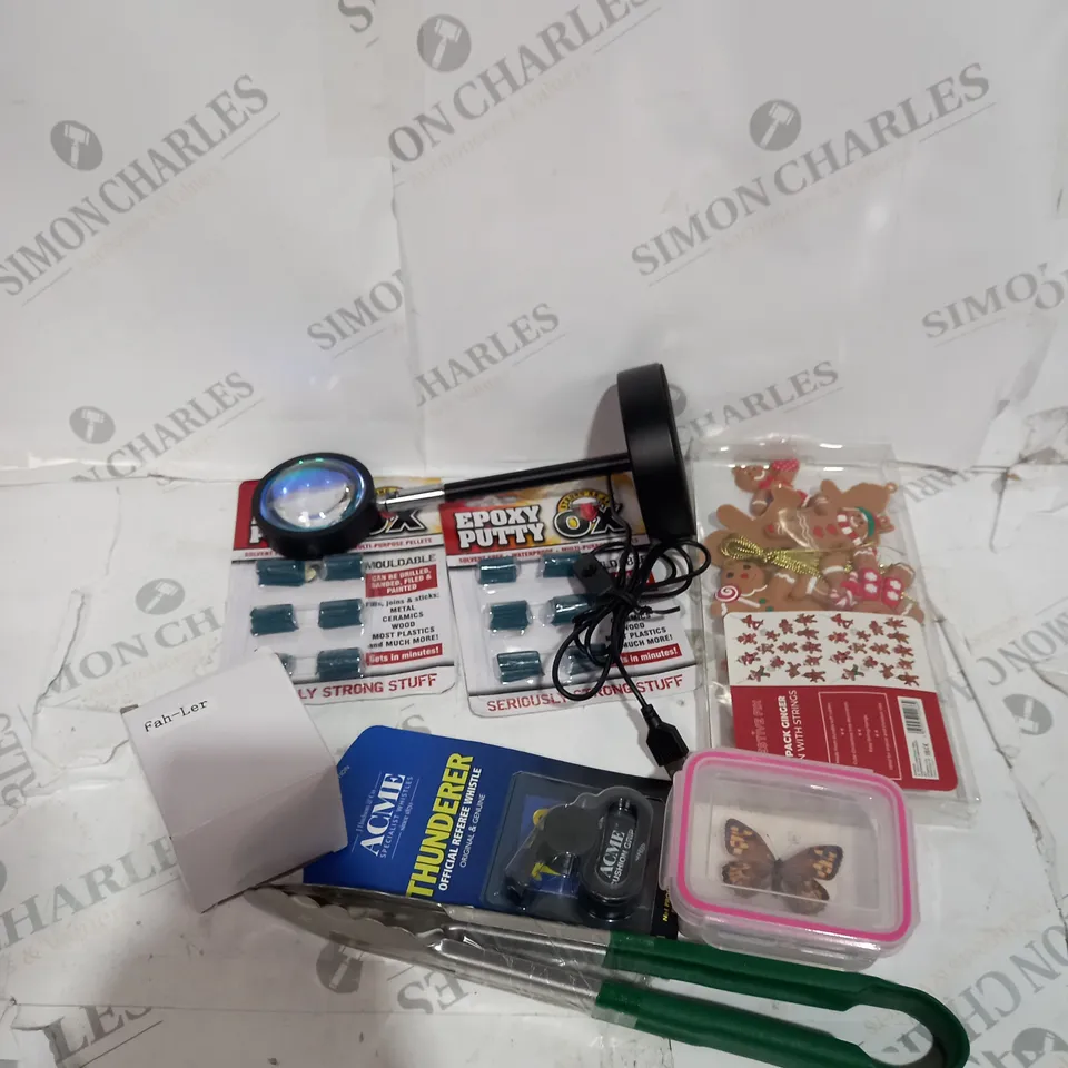 TOTE OF APPROXIMATELY 15 ASSORTED HOUSEHOLD  ITEMS TOO INCLUDE LIGHTS , BATTERIES , GINGER MAN STRINGS 