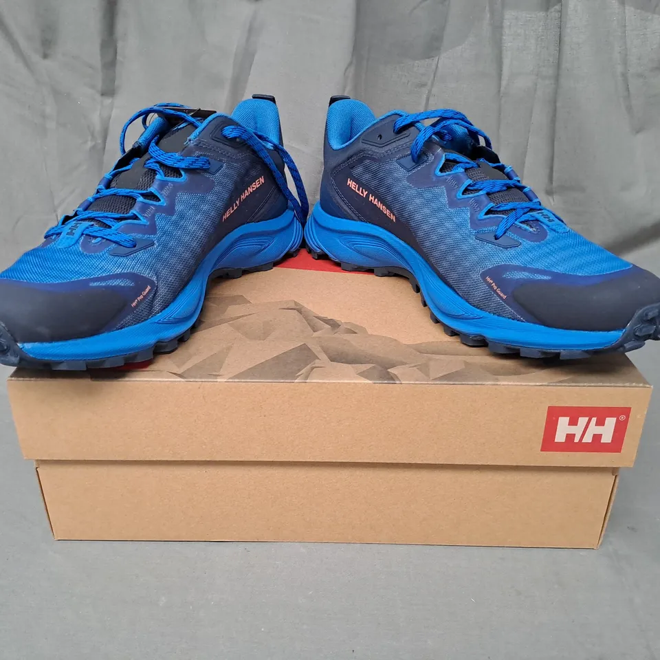 BOXED PAIR OF HELLY HANSEN SHOES IN NAVY/BLUE UK SIZE 8