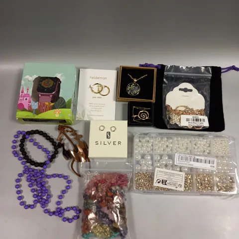 APPROXIMATELY 30 ASSORTED JEWELLERY PRODUCTS IN VARIOUS STYLES TO INCLUDE BRACELETS, NECKLACES, EARRINGS ETC