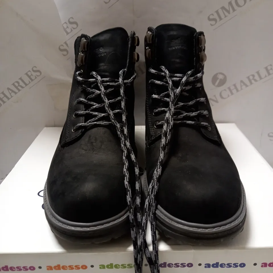 ADESSO BLACK WATERPROOF BOOTS - SIZE 8
