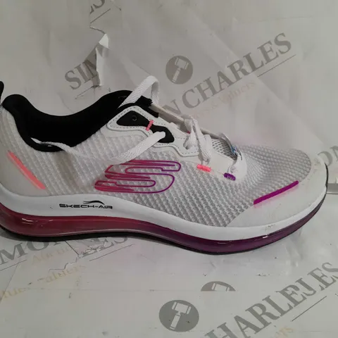 SKETCHERS 2.0 TRAINER - SIZE 7