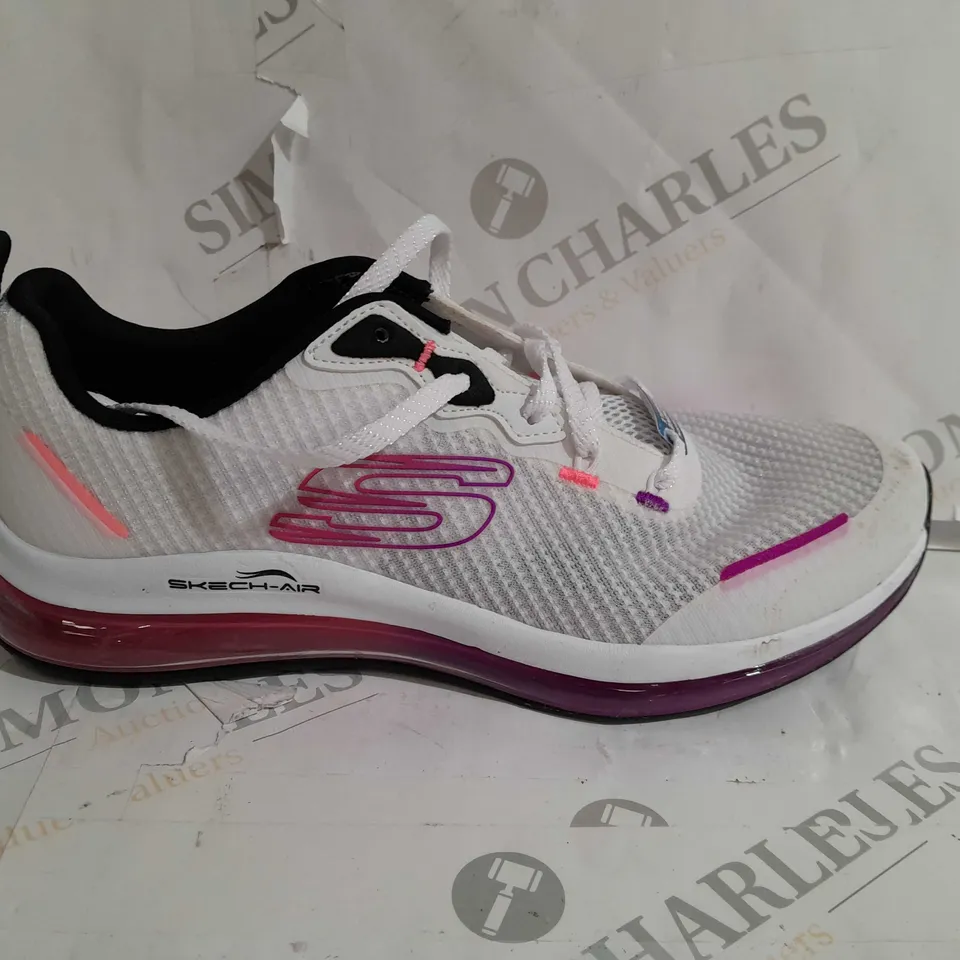 SKETCHERS 2.0 TRAINER - SIZE 7