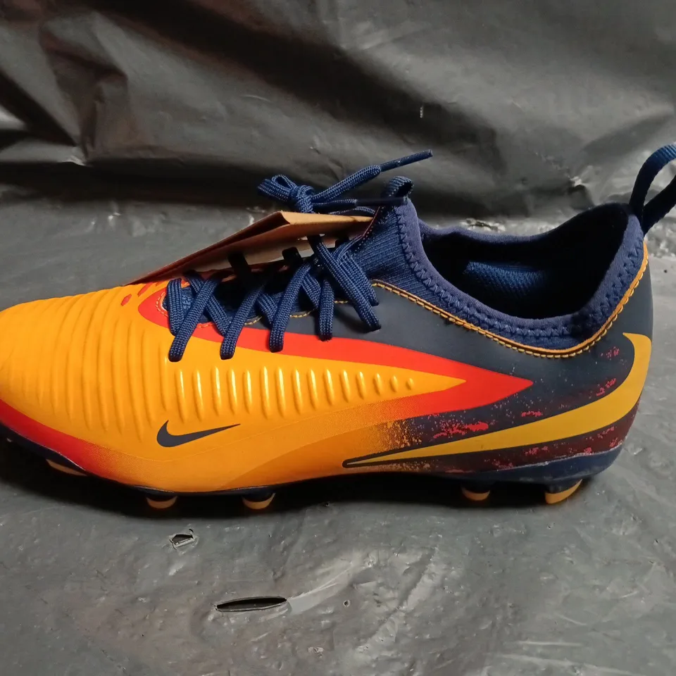 KIDS NIKE PHANTOM LOW ACAD FOOTBALL BOOTS IN BLUE/ORANGE - UK 5.5
