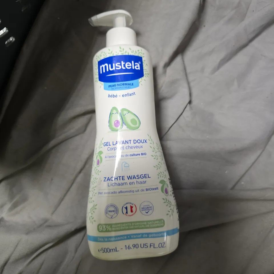 HEALTH & BEAUTY LOT: MUSTELA BABY WASH, ENT COSMETICS SOFT FOCUS POWDER & SKINCARE ITEMS