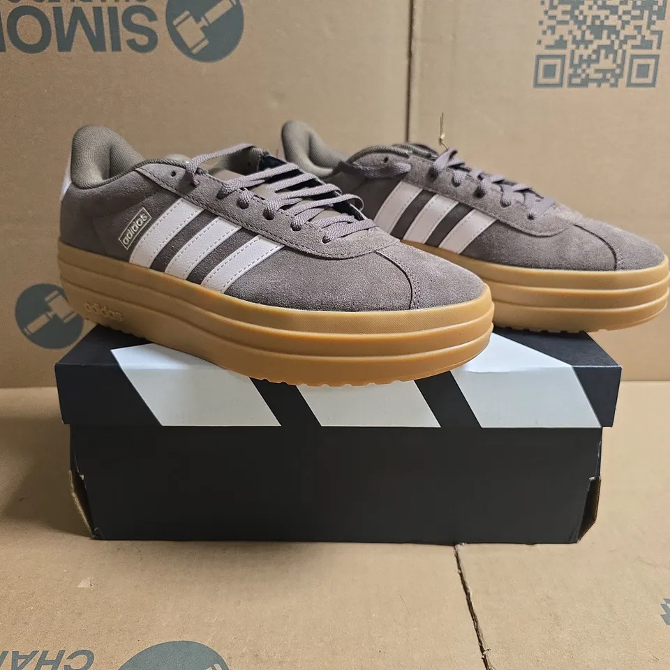 BOXED PAIR OF ADIDAS VL COURT BOLD TRAINERS IN BROWN/PALE PINK SIZE UK 8.5