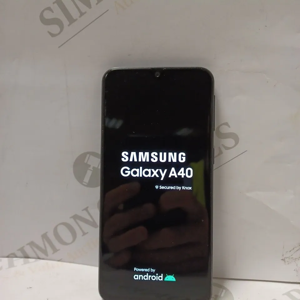 BOXED SAMSUNG GALAXY A40 SMARTPHONE 