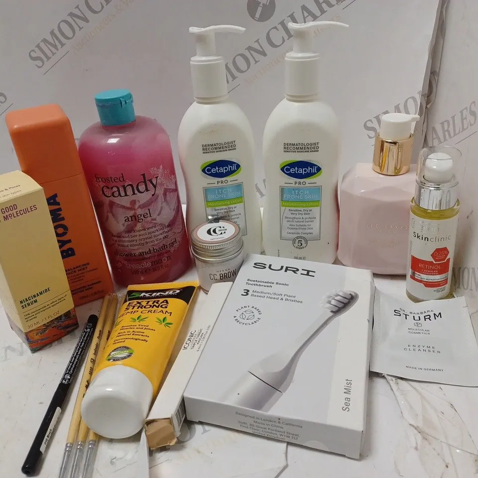 LOT OF BEAUTY PRODUCTS TO INCLUDE SHOWER AND BATH GEL, MOISTURISING LOTION, ETC