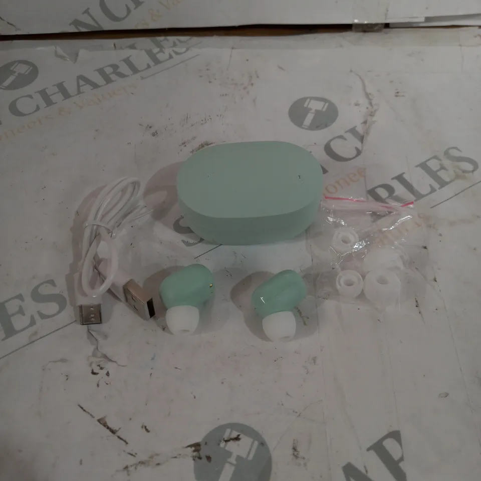 BOXED E6S WIRELESS IN EAR HEADPHONES AND CHARGING CASE 