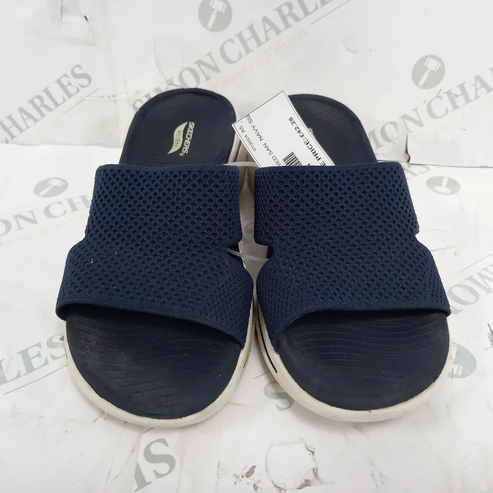 SKETCHERS BEVERLEE NAVY SANDALS SIZE 4