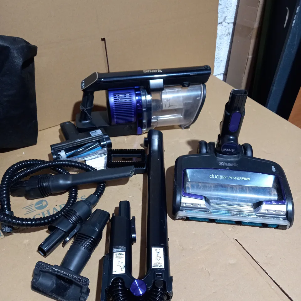 SHARK CORDLESS STICK VACUUM IZ390UKTQ