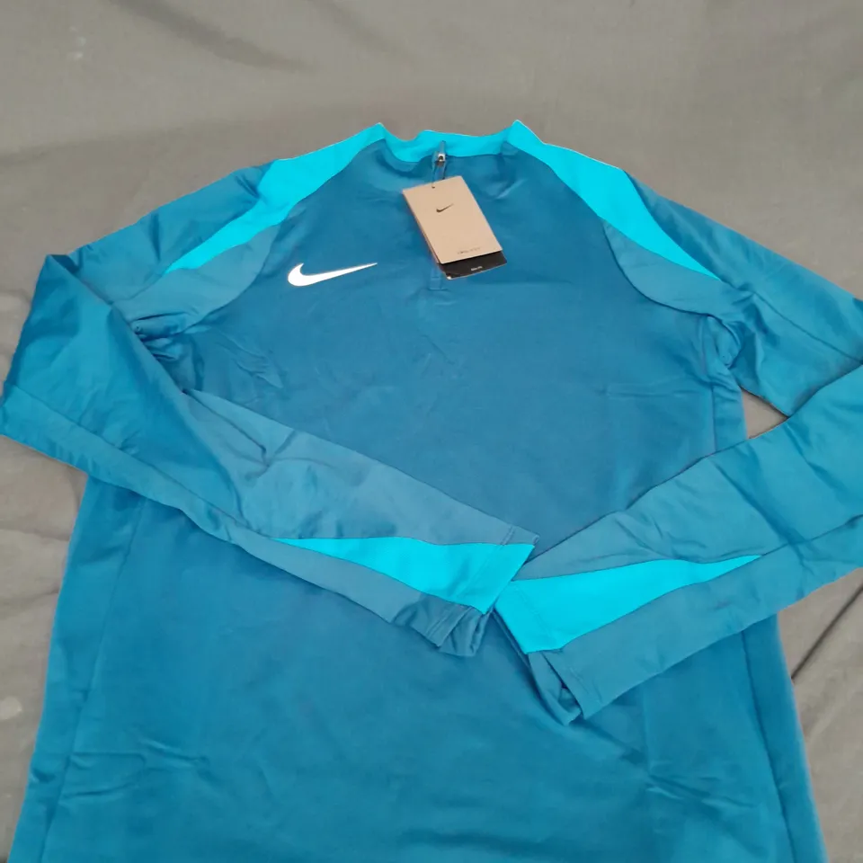 NIKE 1/4 ZIP TOP SIZE M