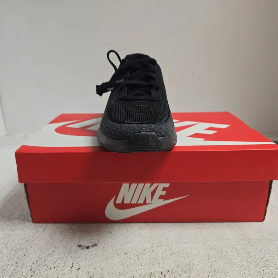 BOXED PAIR OF NIKE UPLIFT TRAINERS IN BLACK SIZE UK 6