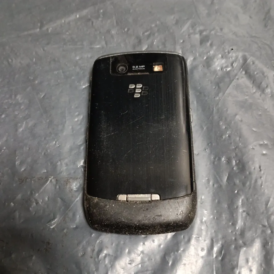 BLACKBERRY SMARTPHONE WITH QWERTY KEYBOARD – BLACK 