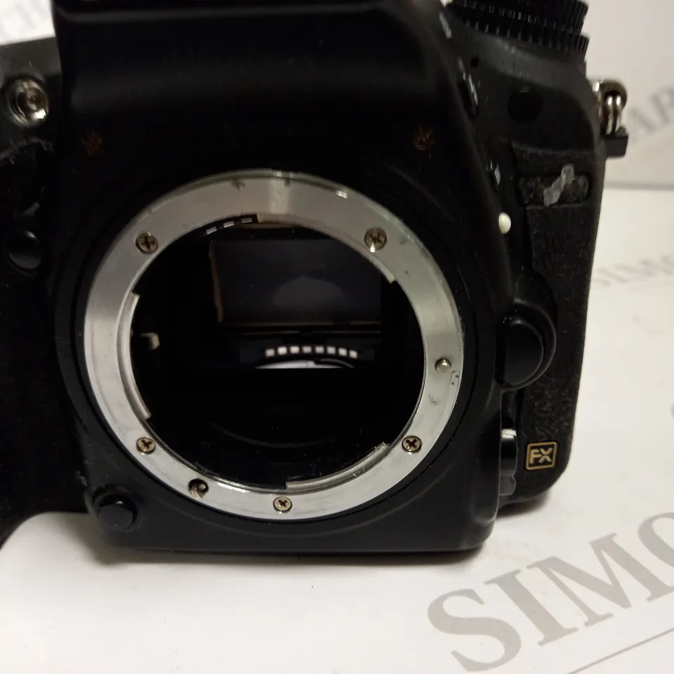 NIKON CAMERA BLACK