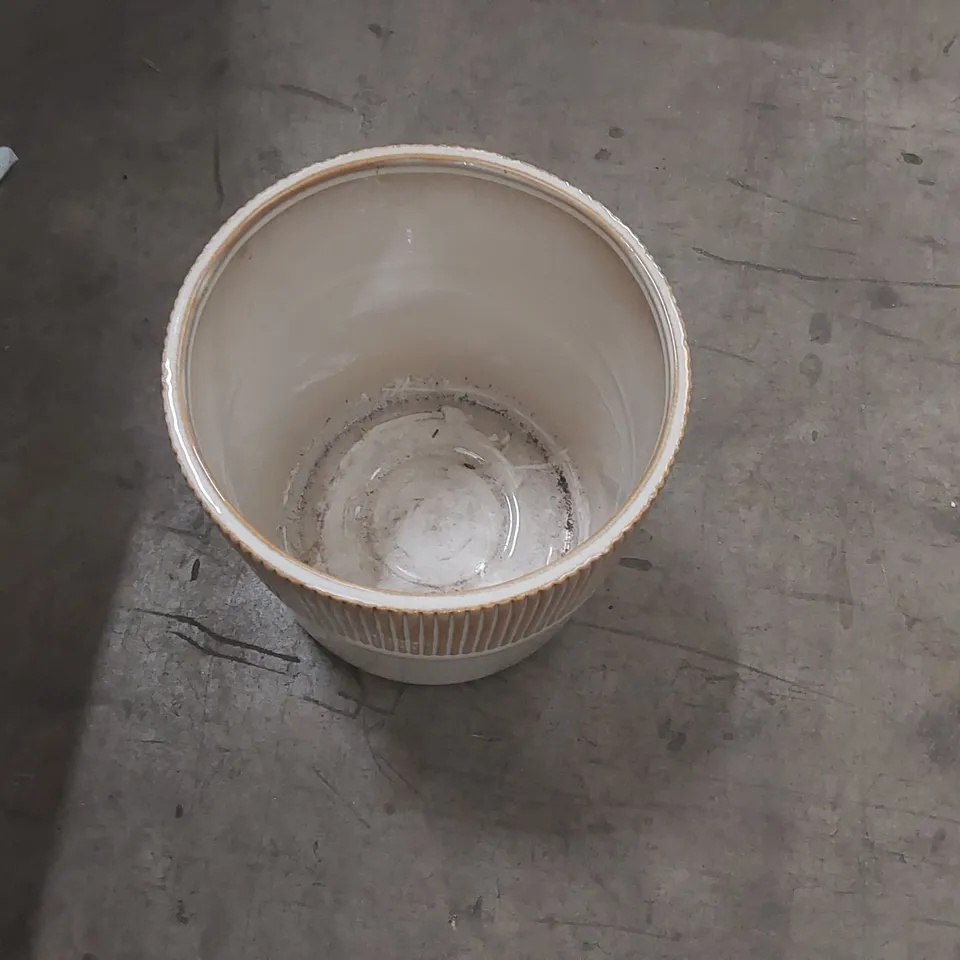 HILLESLEY POT CERAMIC
